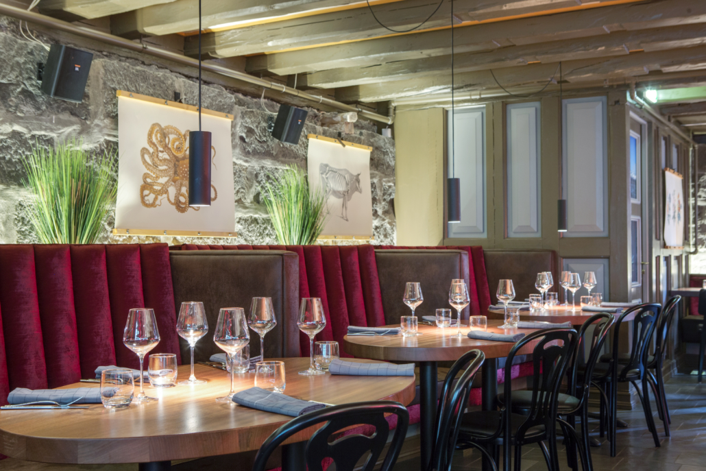 Booths in inner dining room - Foodcellar